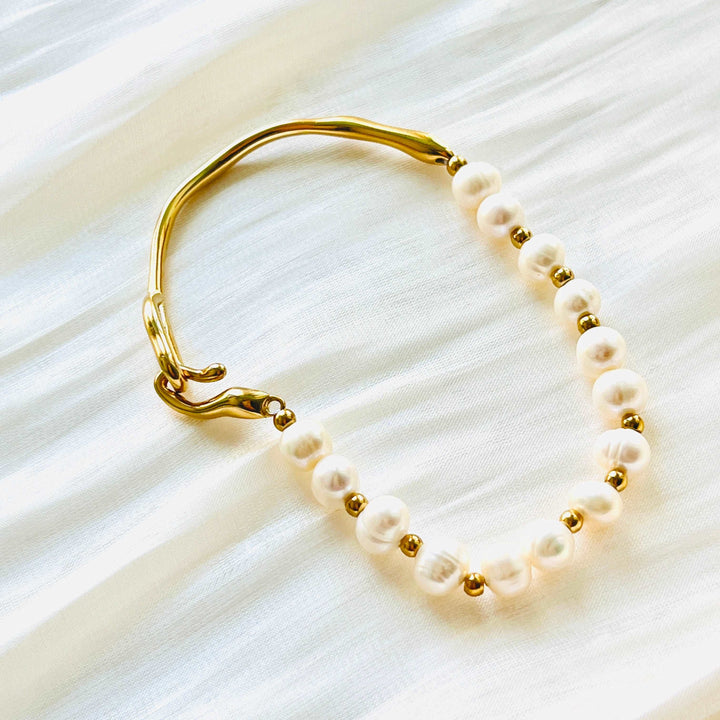 Asymmetric Freshwater Pearl Bracelet