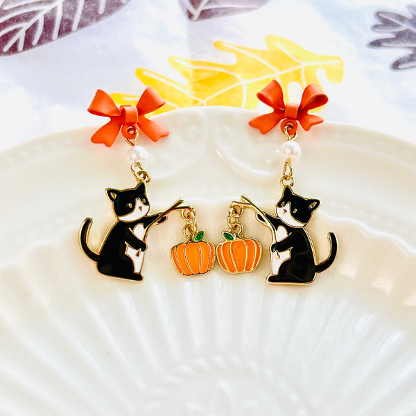 Black Cat Holding Pumpkin Lantern Earrings