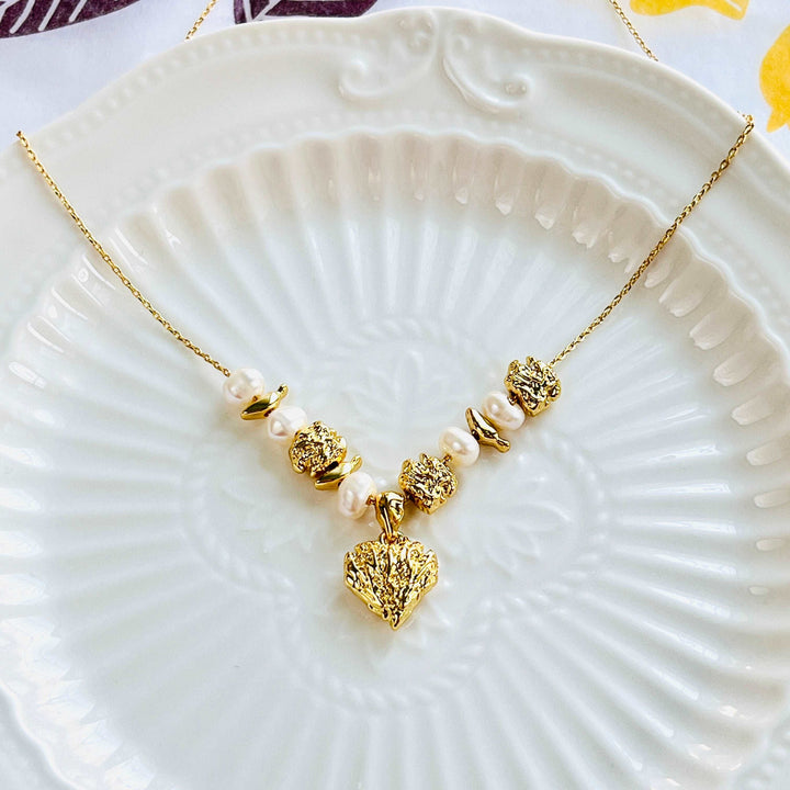 Irregular Golden Heart Pearl Necklace