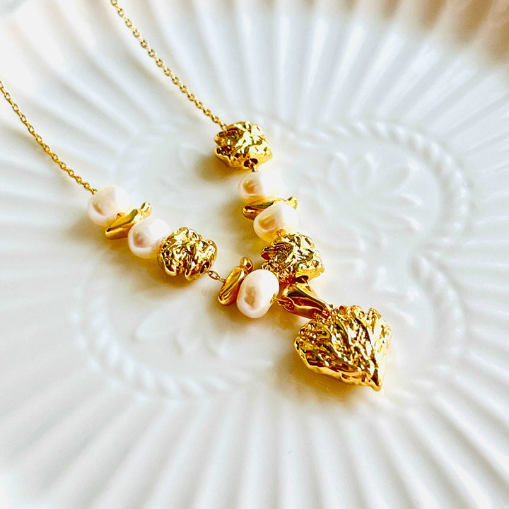 Irregular Golden Heart Pearl Necklace