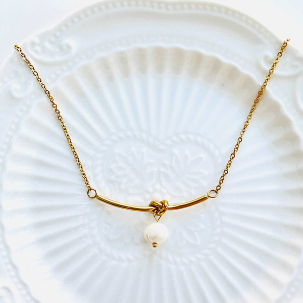 Knot Pearl Pendant Necklace