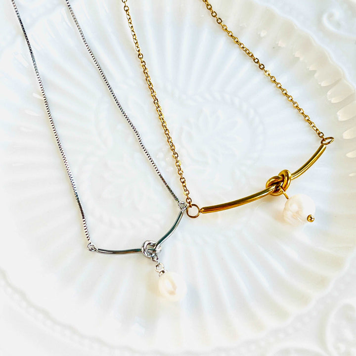 Knot Pearl Pendant Necklace